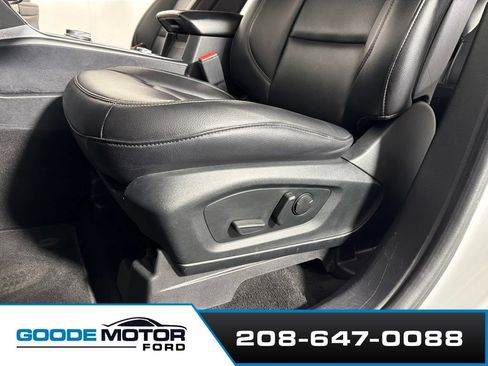 Used 2020 Ford Explorer XLT w/ Equipment Group 202A AWD/4WD image 11