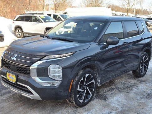 Used 2024 Mitsubishi Outlander SE image 4