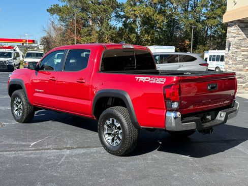 Used 2018 Toyota Tacoma TRD Off-Road image 3