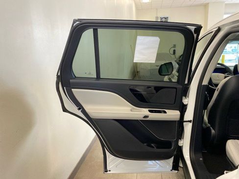 New 2026 Lincoln Aviator AWD image 8