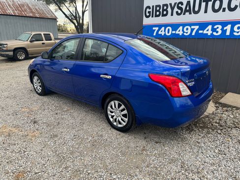 Used 2012 Nissan Versa SV image 3