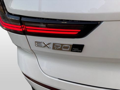 New 2025 Volvo EX90 Ultra w/ Protection Package Premier image 6