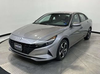 Used 2023 Hyundai Elantra SEL w/ Convenience Package video 3
