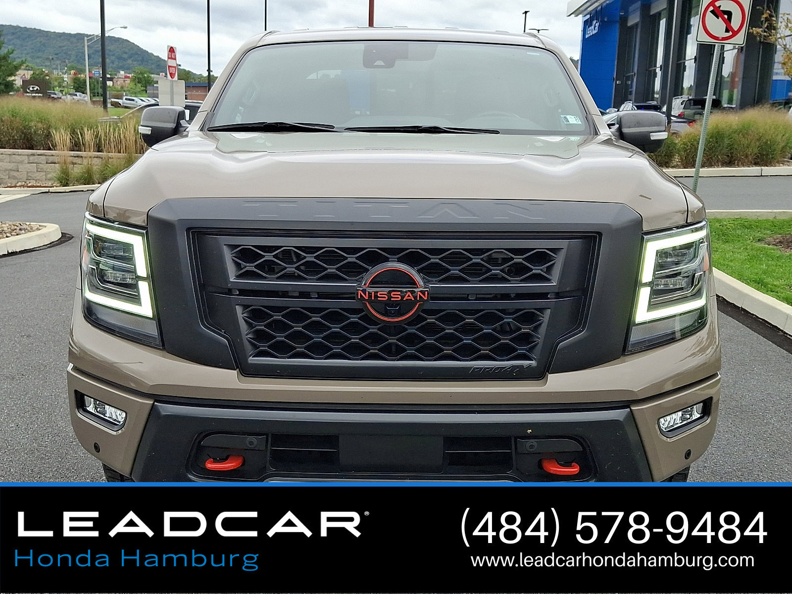 Used 2023 Nissan Titan PRO-4X w/ Pro-4x Convenience Package AWD/4WD image 2