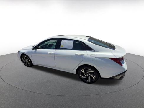 Used 2025 Hyundai Elantra Limited FWD image 10