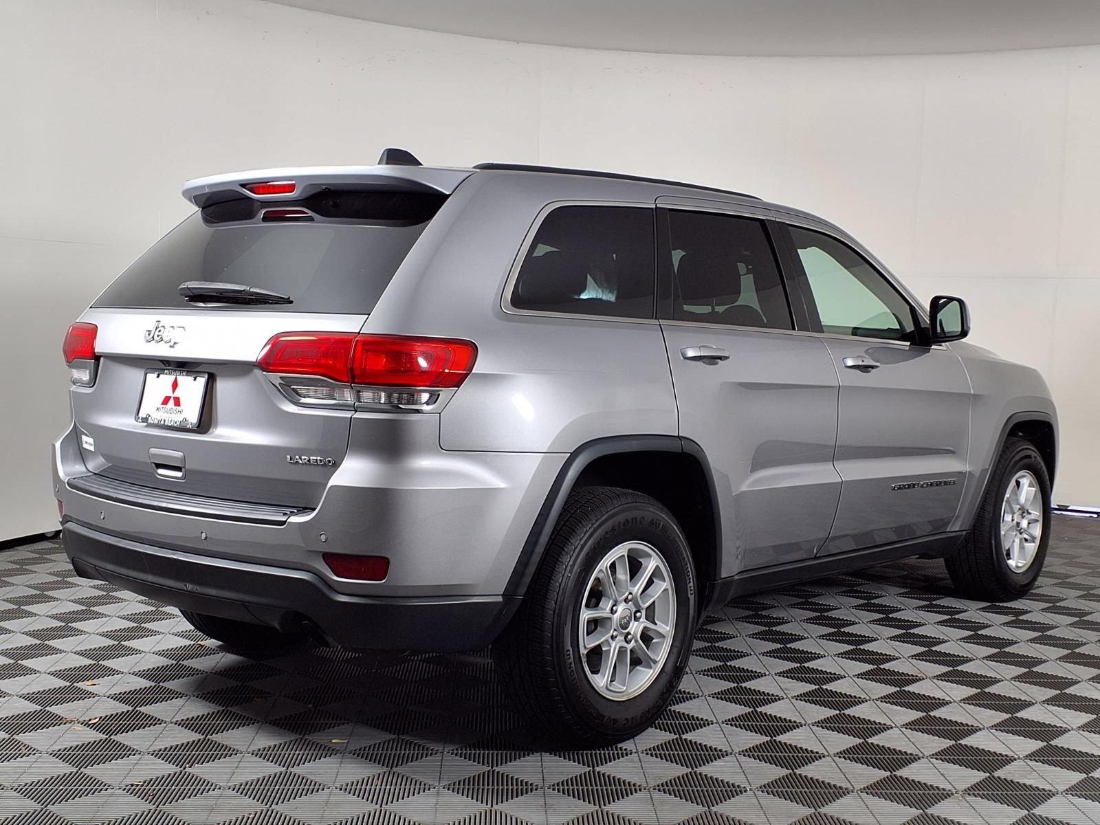Used 2018 Jeep Grand Cherokee Laredo RWD image 28