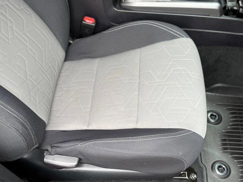 Used 2022 Toyota Tacoma TRD Off-Road image 48