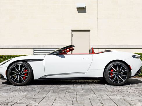 Used 2019 Aston Martin DB11 Volante image 37