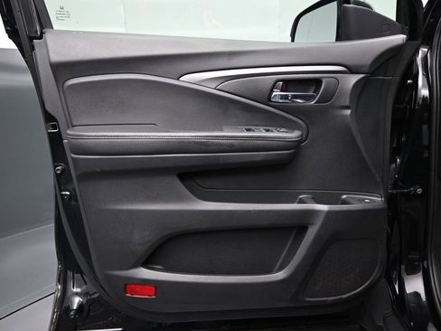 Used 2024 Honda Ridgeline Sport image 10