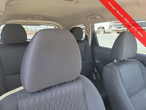 Used 2019 Nissan Rogue SV image 44