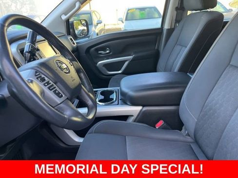 Used 2018 Nissan Titan SV w/ SV Convenience Package AWD/4WD image 8