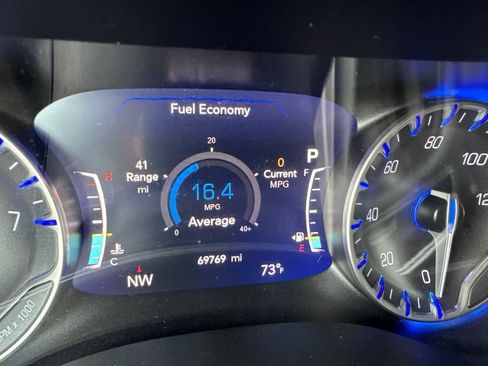Used 2023 Chrysler Pacifica Touring-L FWD image 15