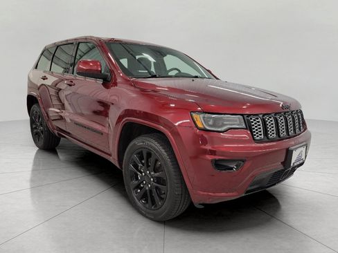 Used 2022 Jeep Grand Cherokee Laredo X AWD/4WD image 1