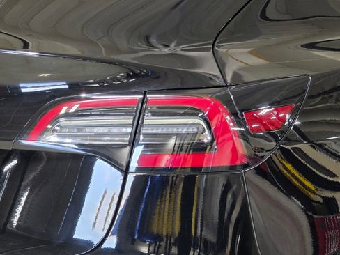 Used 2018 Tesla Model 3 Long Range image 12