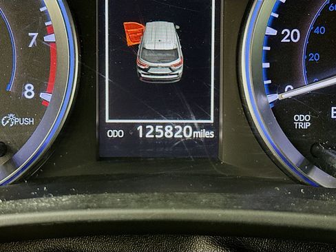 Used 2018 Toyota Highlander Limited w/ Carpet Mat Package (TMS) image 19