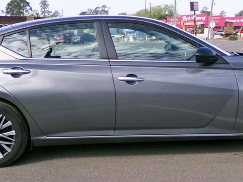 Used 2024 Nissan Altima 2.5 SV FWD image 4