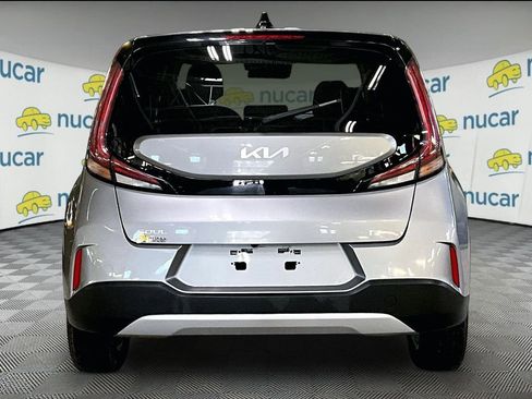 Used 2024 Kia Soul LX w/ Option Group 015 FWD image 5