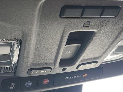 Used 2025 Chevrolet Silverado 2500 LT image 33