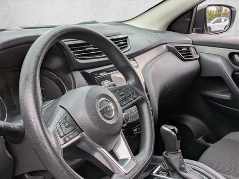 Used 2018 Nissan Rogue Sport S image 9