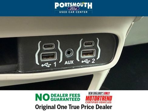 Used 2024 Chrysler Pacifica Touring-L image 14