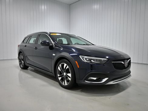 Used 2018 Buick Regal Essence w/ Driver Confidence Package #1 AWD/4WD image 3