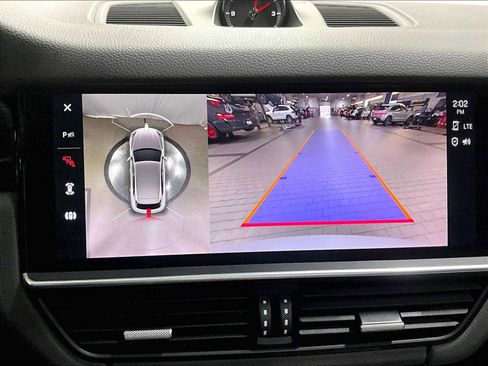 Used 2023 Porsche Cayenne Platinum Edition image 21