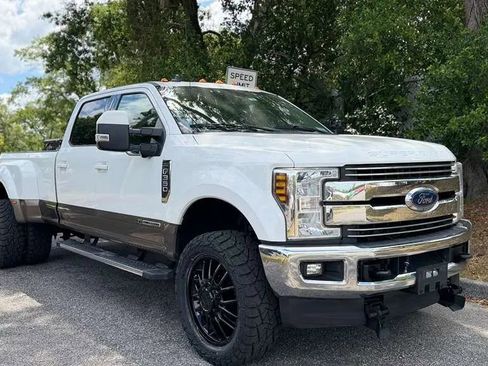 Used 2019 Ford F350 Lariat w/ Lariat Value Package AWD/4WD image 4