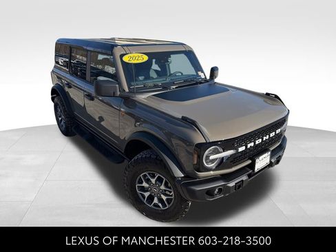 Used 2025 Ford Bronco Badlands image 3