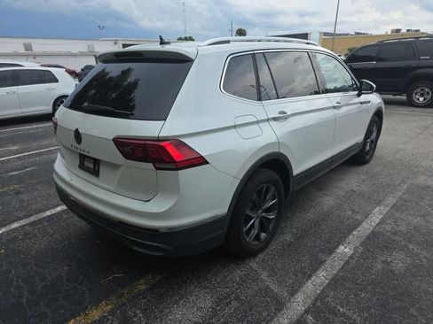 Certified 2023 Volkswagen Tiguan SE w/ Panoramic Sunroof Package FWD image 3