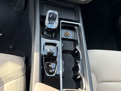 New 2026 Volvo XC60 B5 Plus w/ Protection Package Premier AWD/4WD image 17