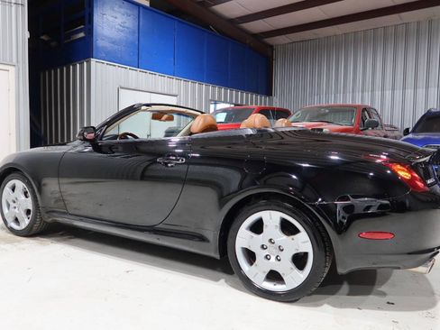 Used 2005 Lexus SC 430 Convertible w/ Preferred Accessory Pkg RWD image 2