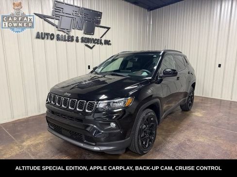 Used 2025 Jeep Compass Latitude w/ Altitude Special Edition AWD/4WD image 1