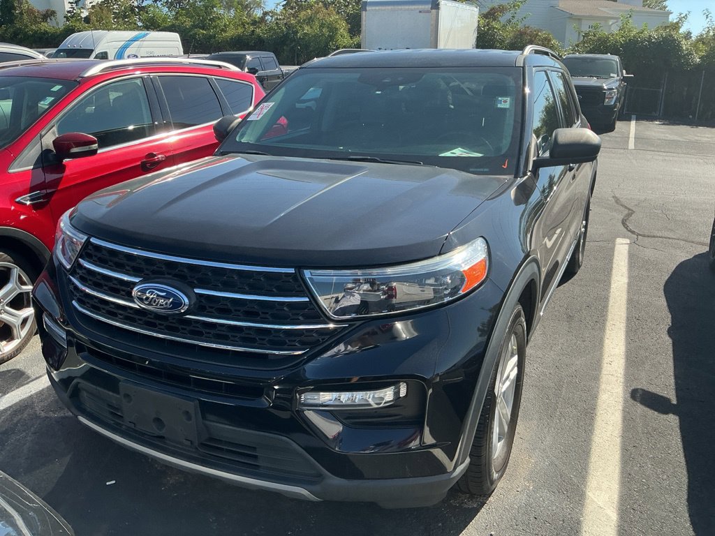 Used 2023 Ford Explorer XLT w/ Equipment Group 202A RWD image 2
