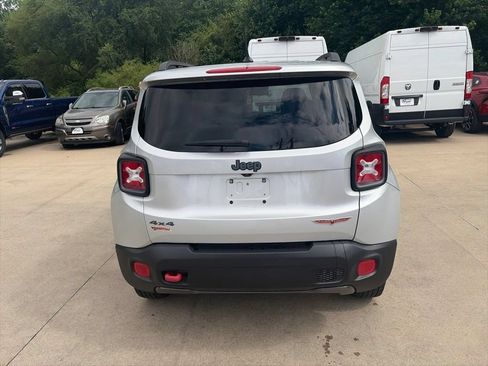 Used 2016 Jeep Renegade Trailhawk AWD/4WD image 8