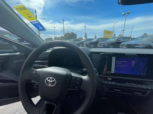 Used 2025 Toyota Camry LE image 28