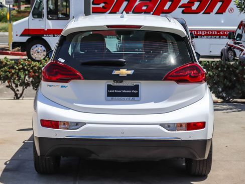 Used 2020 Chevrolet Bolt Premier w/ Infotainment Package FWD image 5