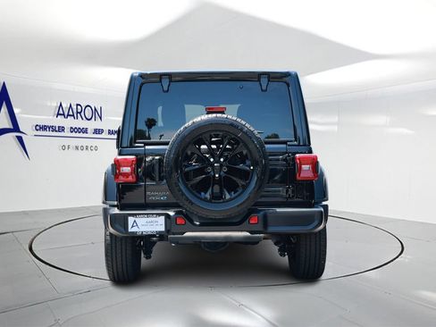 Used 2025 Jeep Wrangler Unlimited Sahara AWD/4WD image 3
