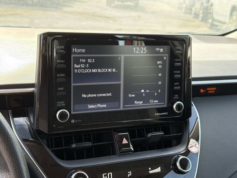 Used 2022 Toyota Corolla LE image 10