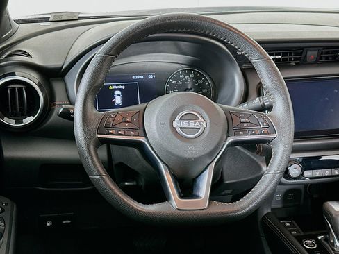 Used 2024 Nissan Kicks SR image 17