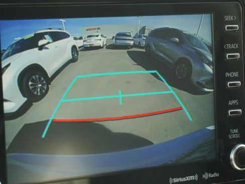 Used 2022 Toyota Highlander XLE image 29