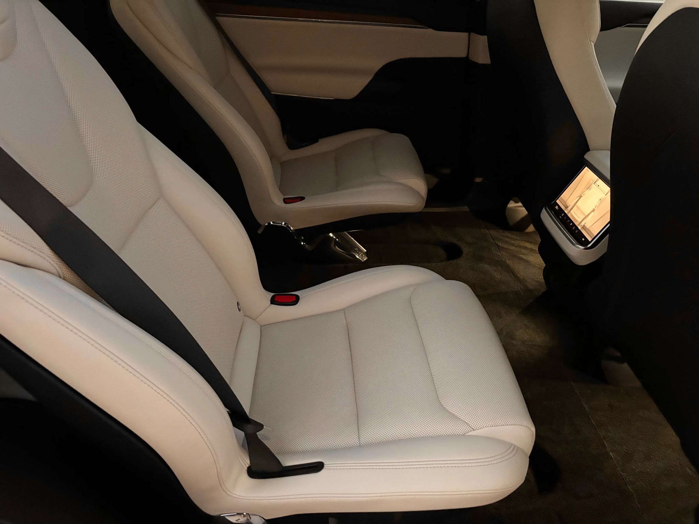 Used 2025 Tesla Model X AWD/4WD image 14