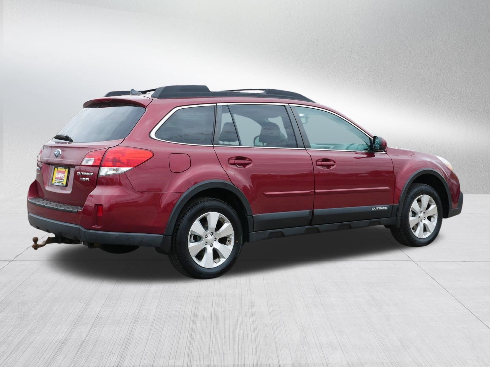 Used 2013 Subaru Outback 3.6R Limited w/ Moonroof Pkg AWD/4WD image 7