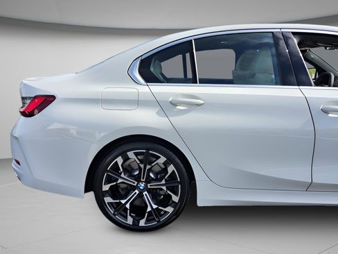 Certified 2025 BMW 330i Sedan w/ Premium Package image 10