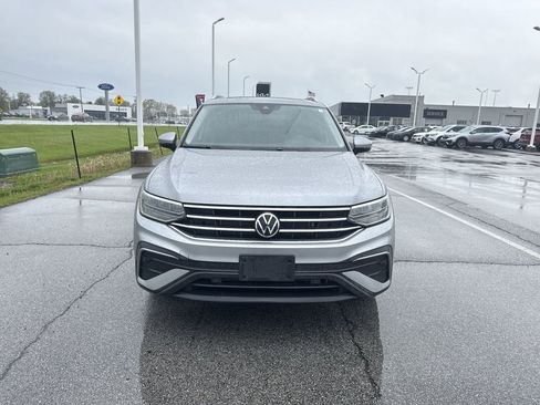 Used 2022 Volkswagen Tiguan SE w/ Panoramic Sunroof Package AWD/4WD image 3