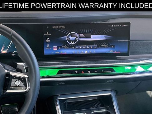 Used 2025 BMW 740i image 8