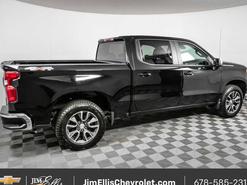 Used 2022 Chevrolet Silverado 1500 LT AWD/4WD image 2