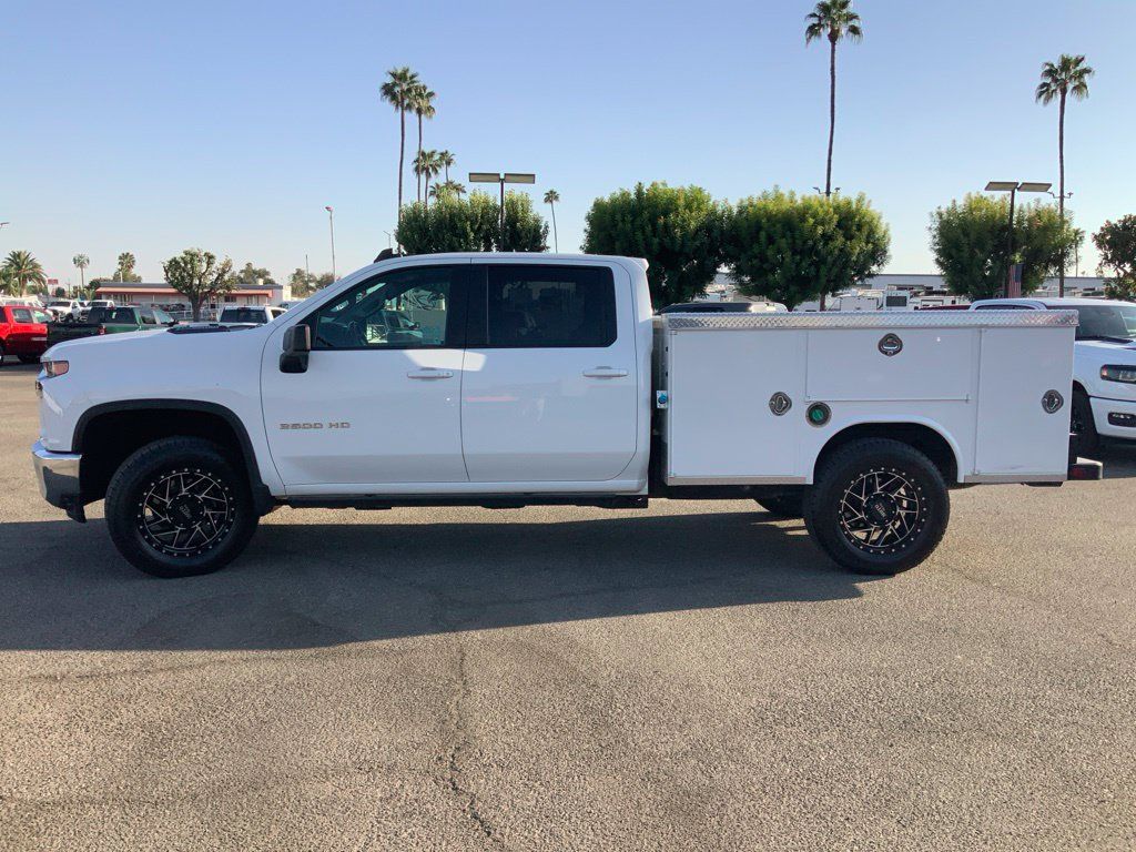 Used 2021 Chevrolet Silverado 2500 LT w/ Convenience Package AWD/4WD image 4