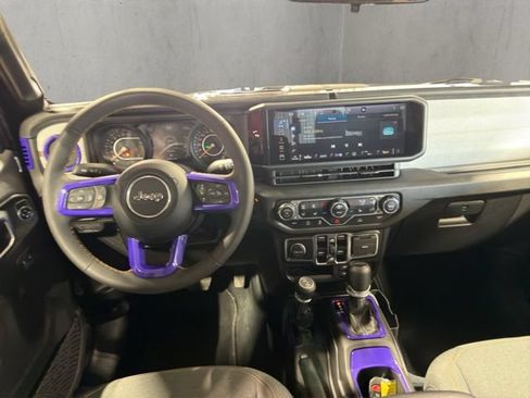 Used 2024 Jeep Gladiator Sport AWD/4WD image 2