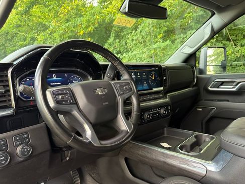 Used 2025 Chevrolet Silverado 3500 LTZ w/ LTZ Plus Package AWD/4WD image 2