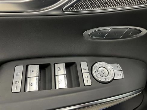 Used 2025 Genesis GV70 2.5T w/ Sport Prestige Package image 31